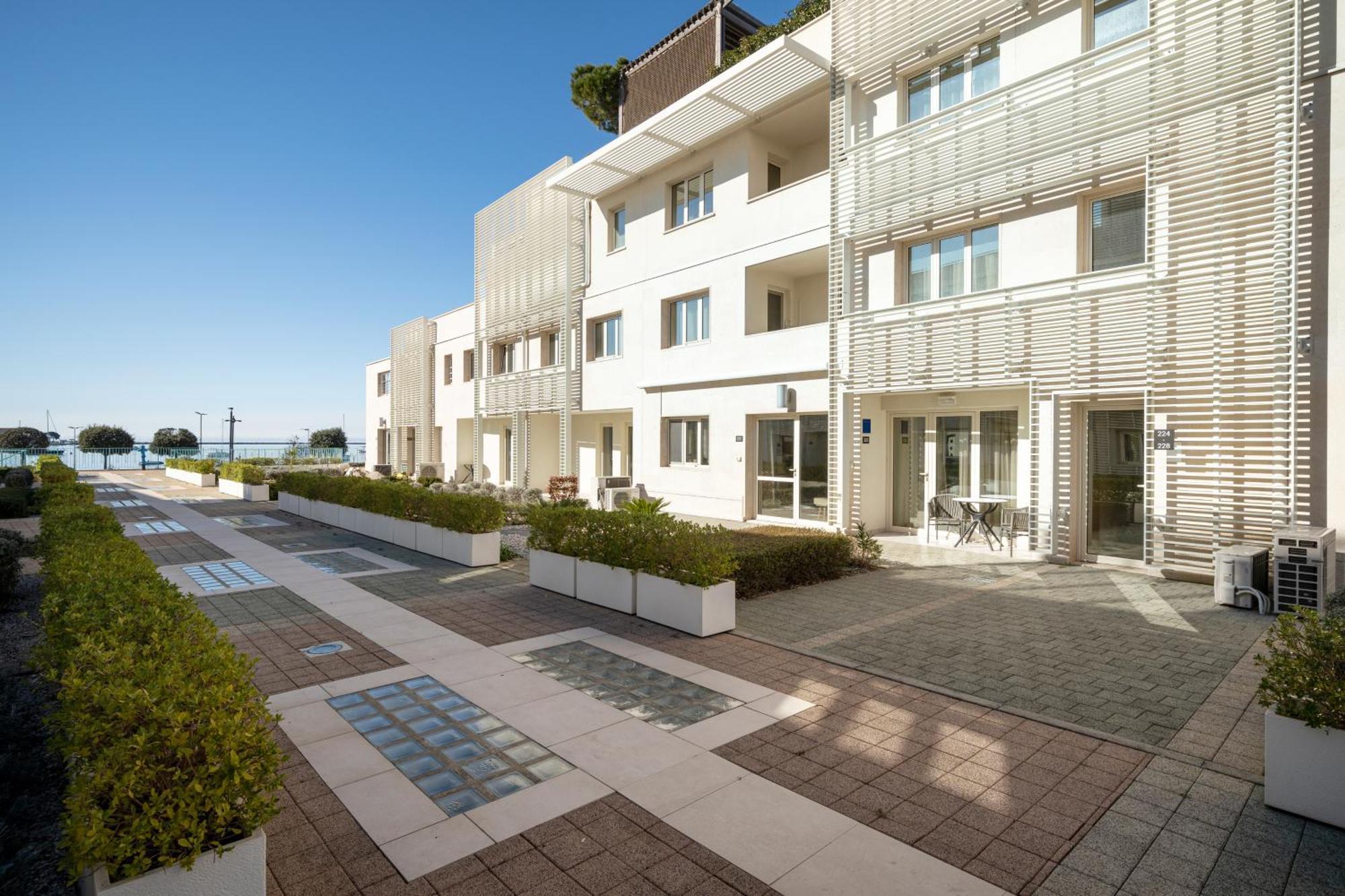 Humagum Sea View Apartment - Garden Palace Умаг Екстериор снимка