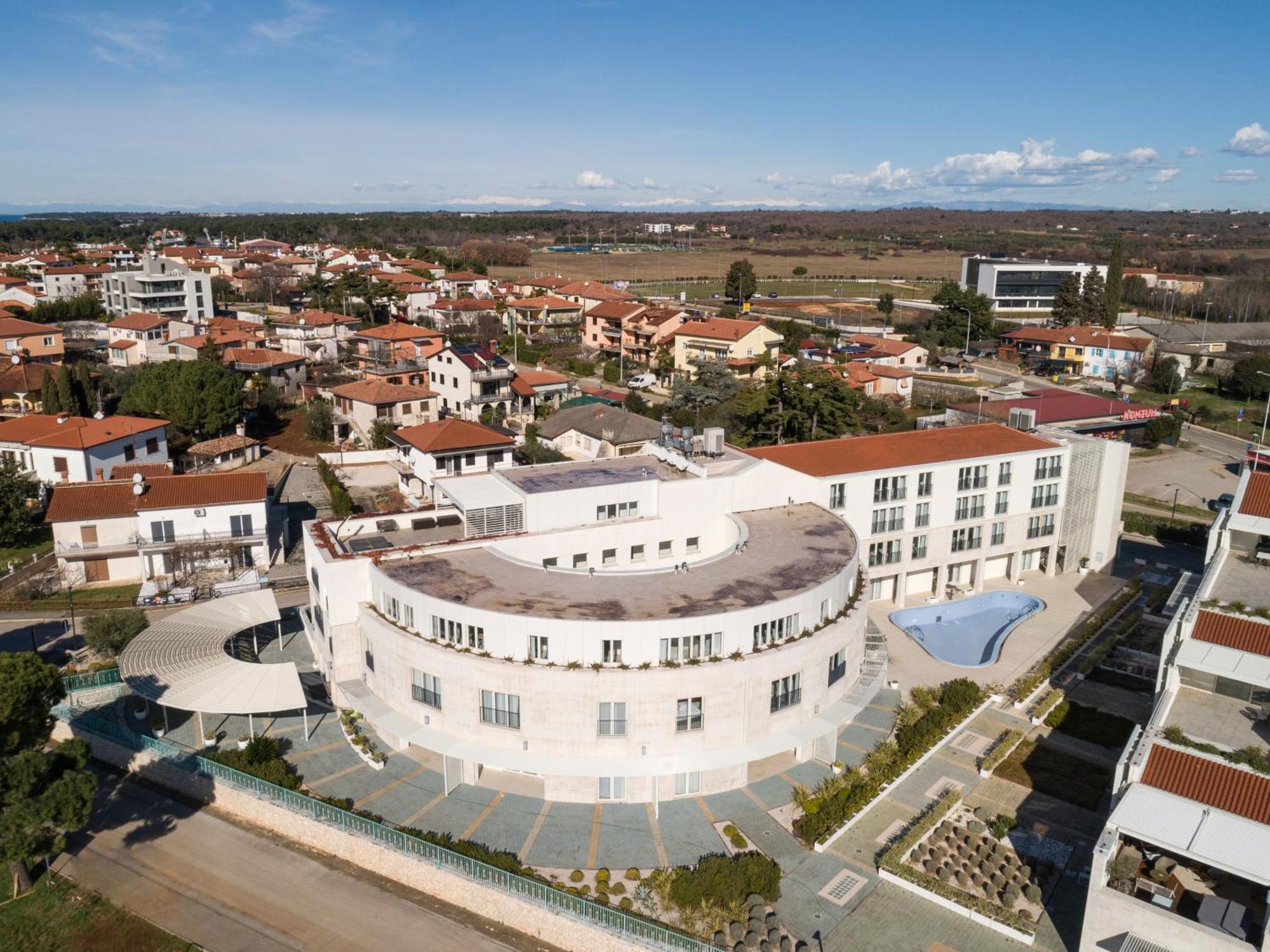 Humagum Sea View Apartment - Garden Palace Умаг Екстериор снимка