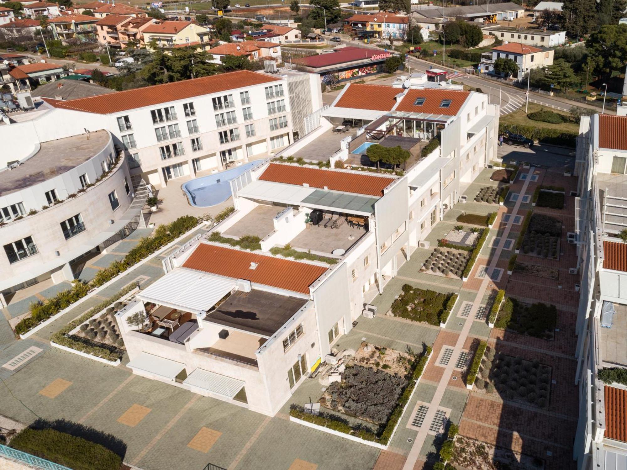 Humagum Sea View Apartment - Garden Palace Умаг Екстериор снимка