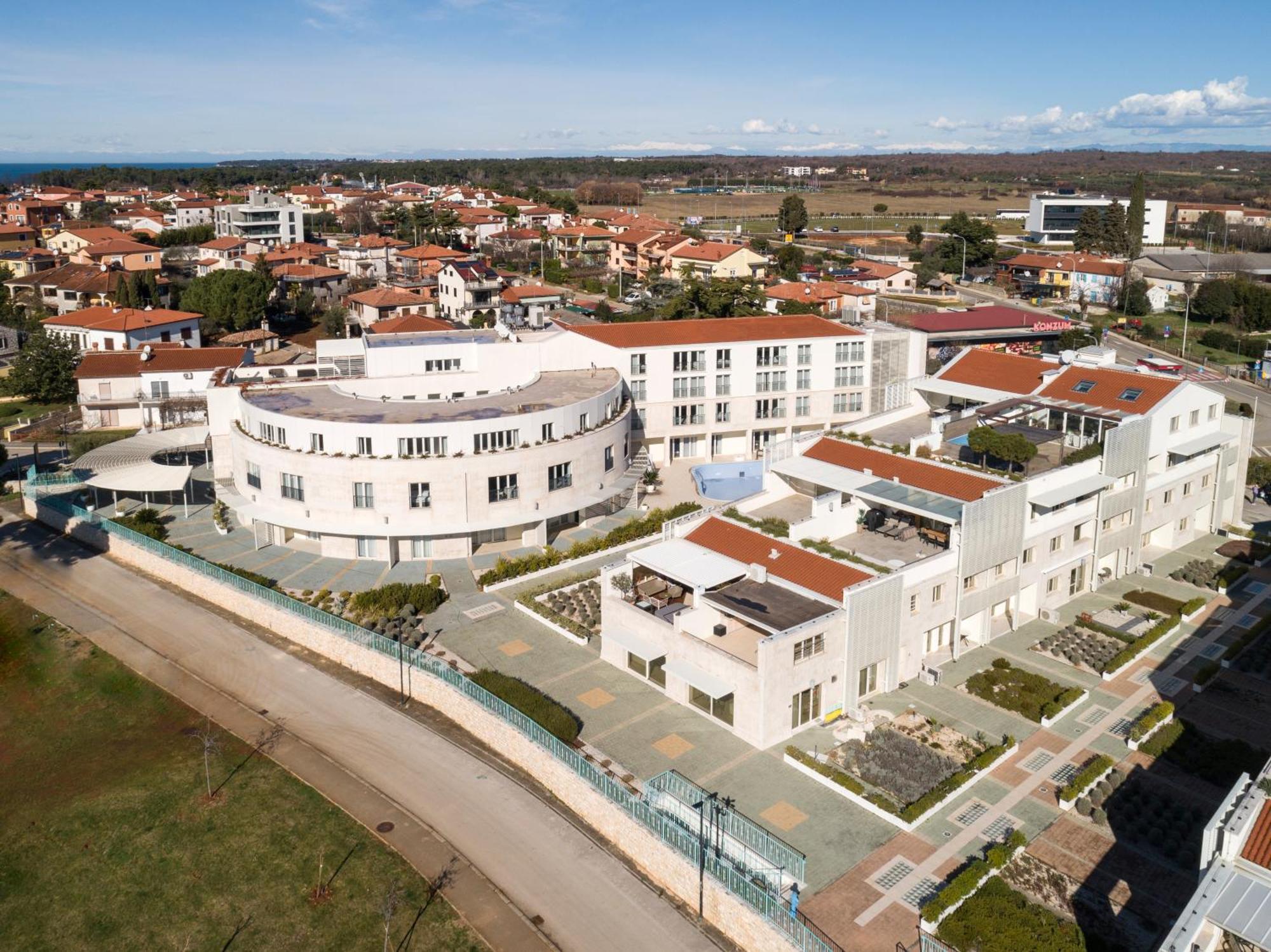 Humagum Sea View Apartment - Garden Palace Умаг Екстериор снимка